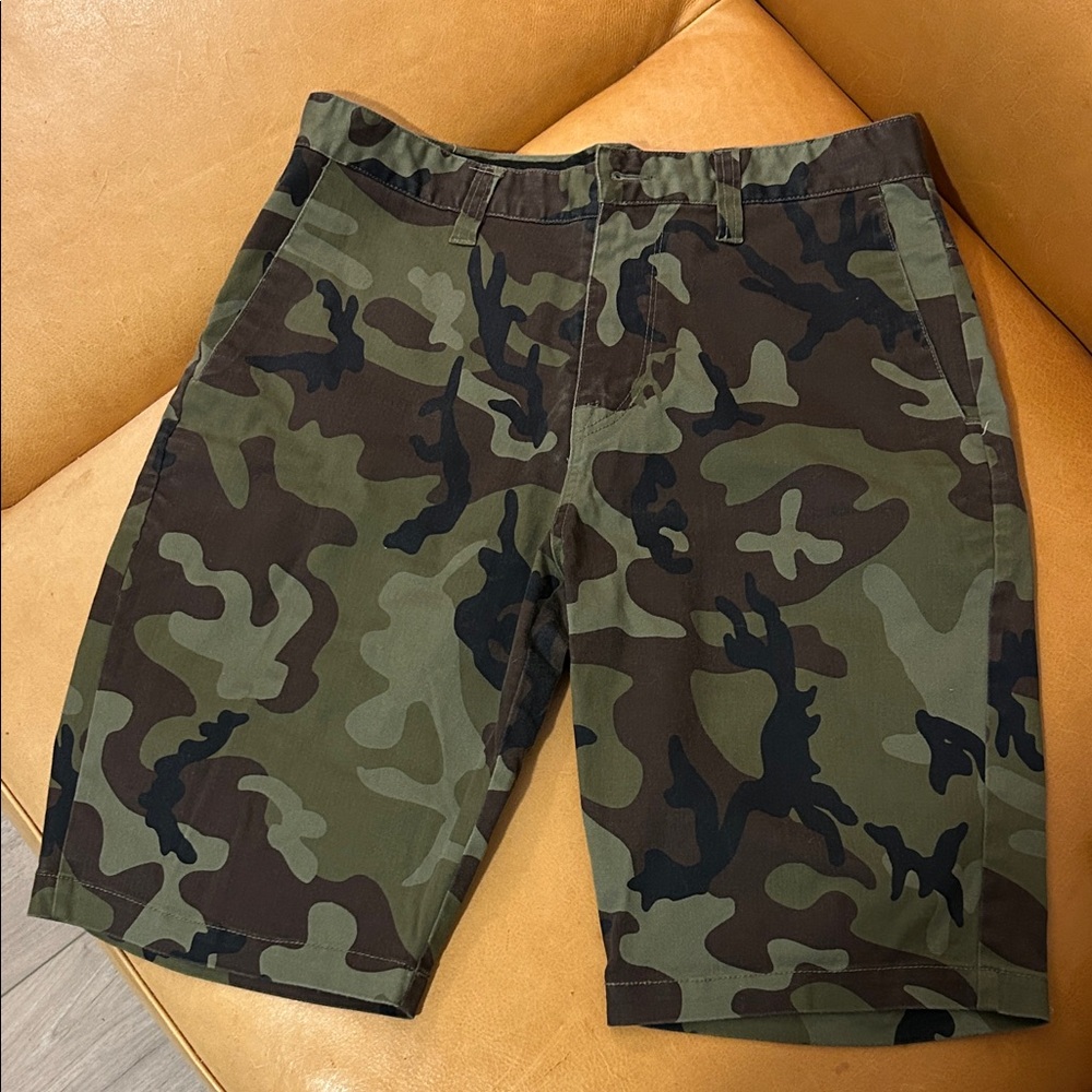 Volcom Men's 31 Green Camouflage Cargo Shorts